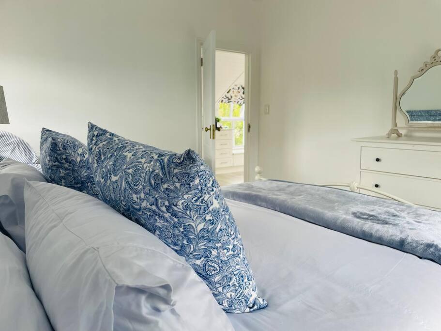 Quaint Gowrie Village Apartment