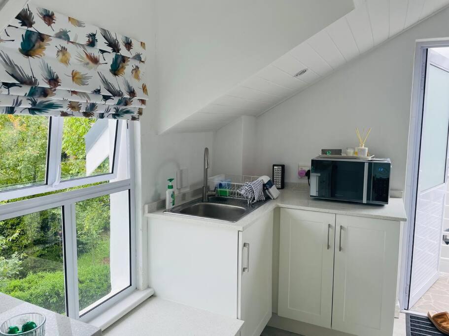 Quaint Gowrie Village Apartment