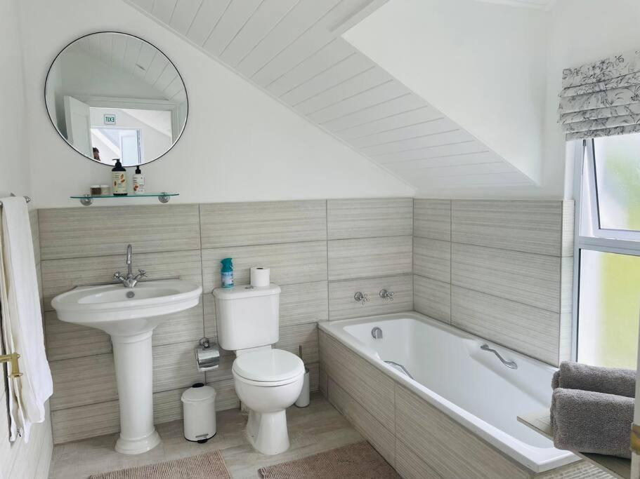 Quaint Gowrie Village Apartment