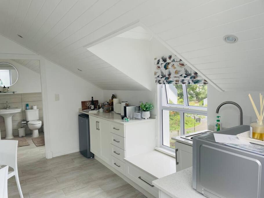Quaint Gowrie Village Apartment