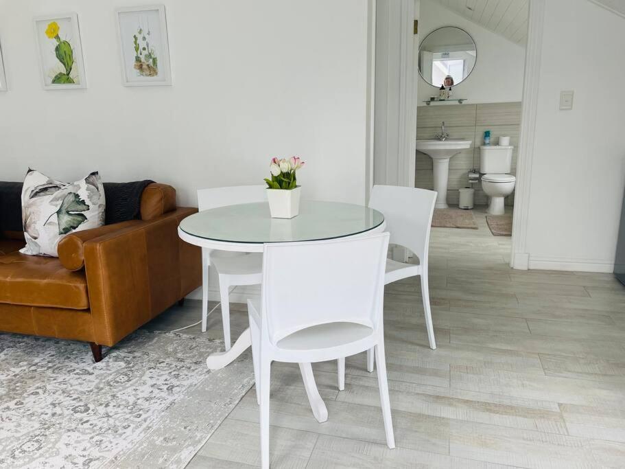 Quaint Gowrie Village Apartment