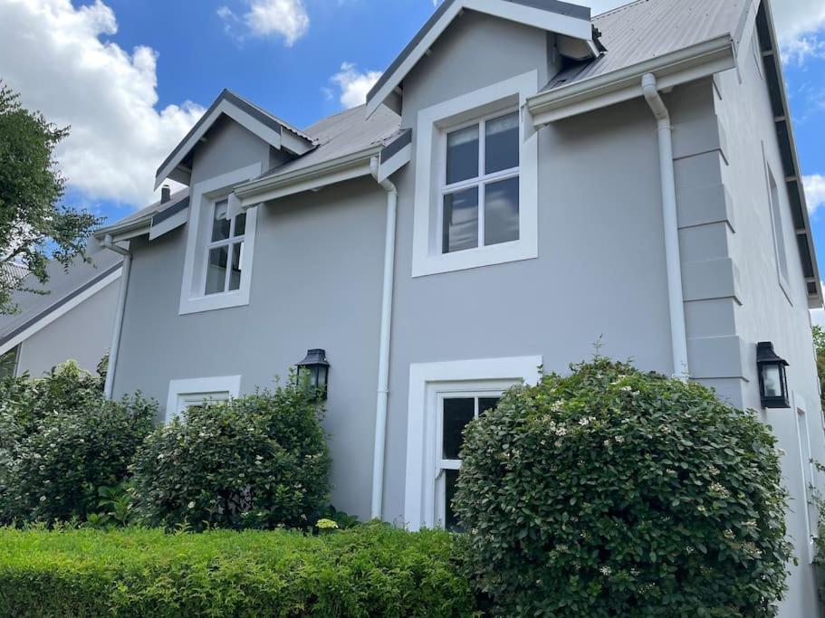 Quaint Gowrie Village Apartment