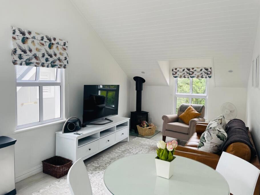 Quaint Gowrie Village Apartment