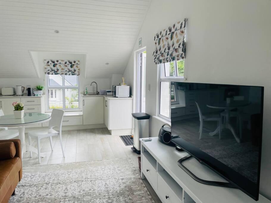 Quaint Gowrie Village Apartment