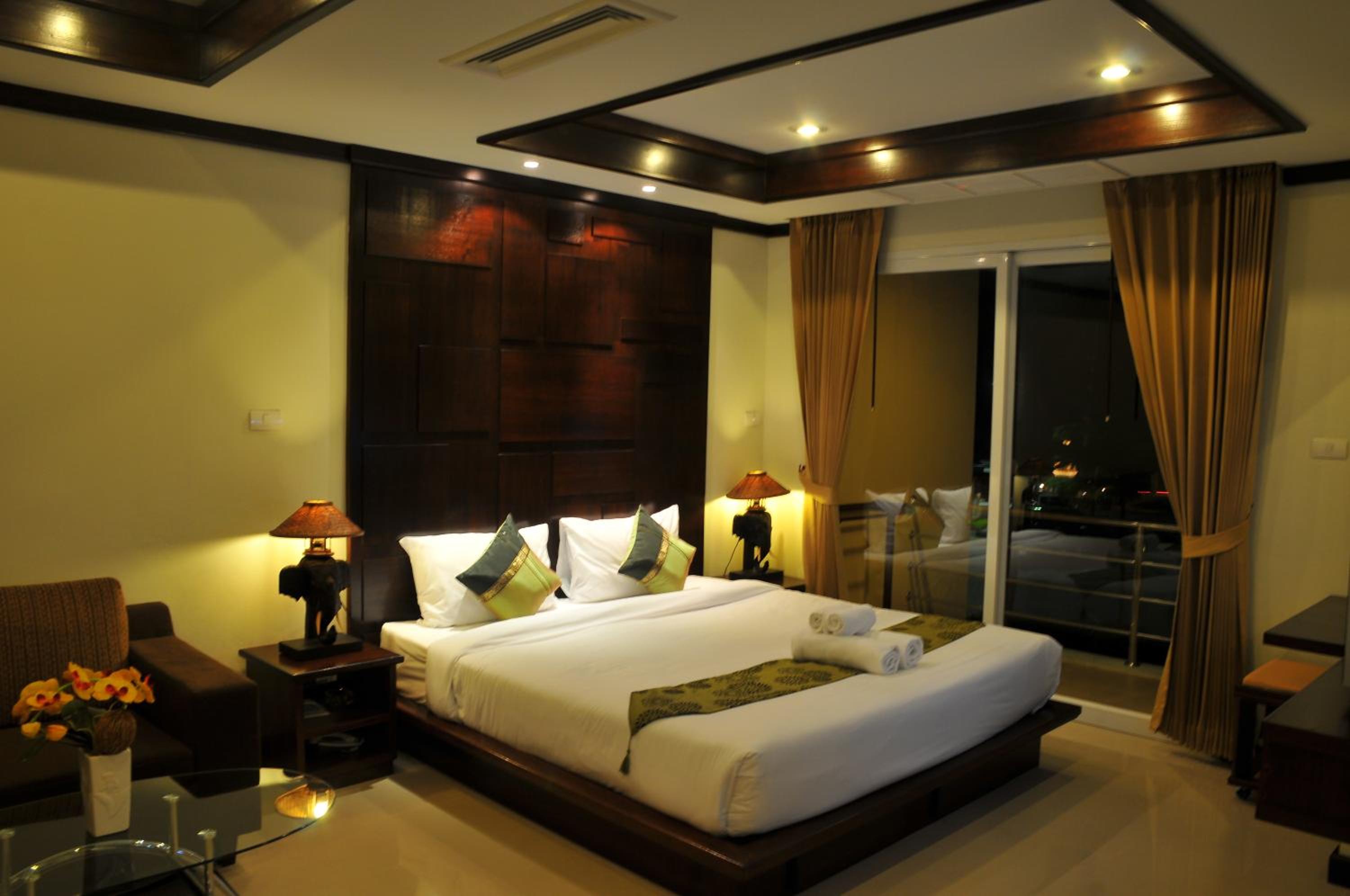 Boonjumnong Modern Apartment