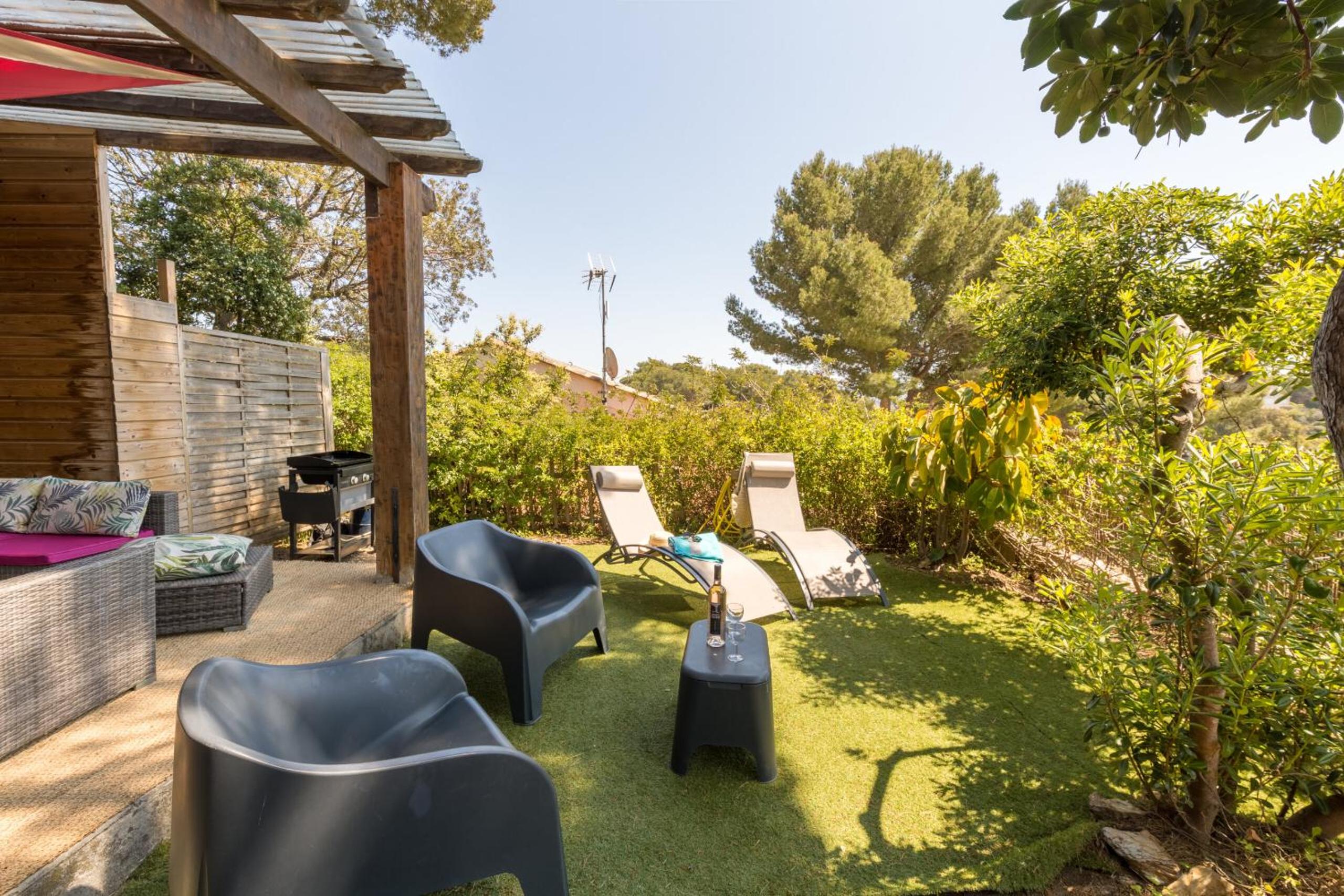 La Félyvonne, villa familiale confortable avec sa grande terrasse ombragée et sa vue dégagée vers la mer photo 2