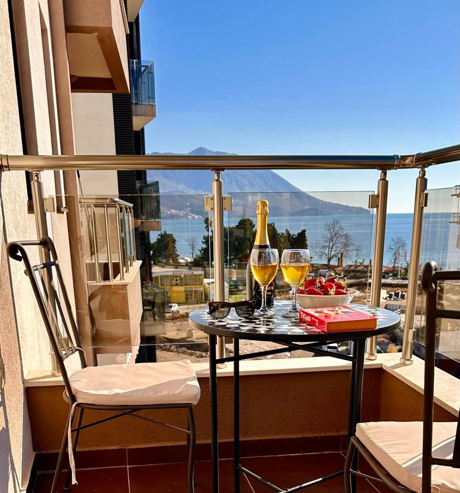 Hotel Karina Apartment - Image 1