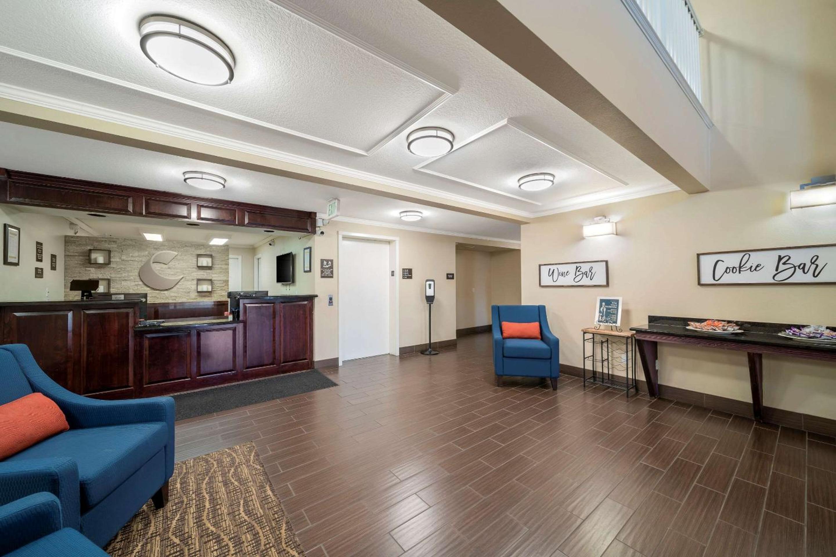 Red Bluff Vacations - Comfort Suites Red Bluff near I-5 - Property Image 4