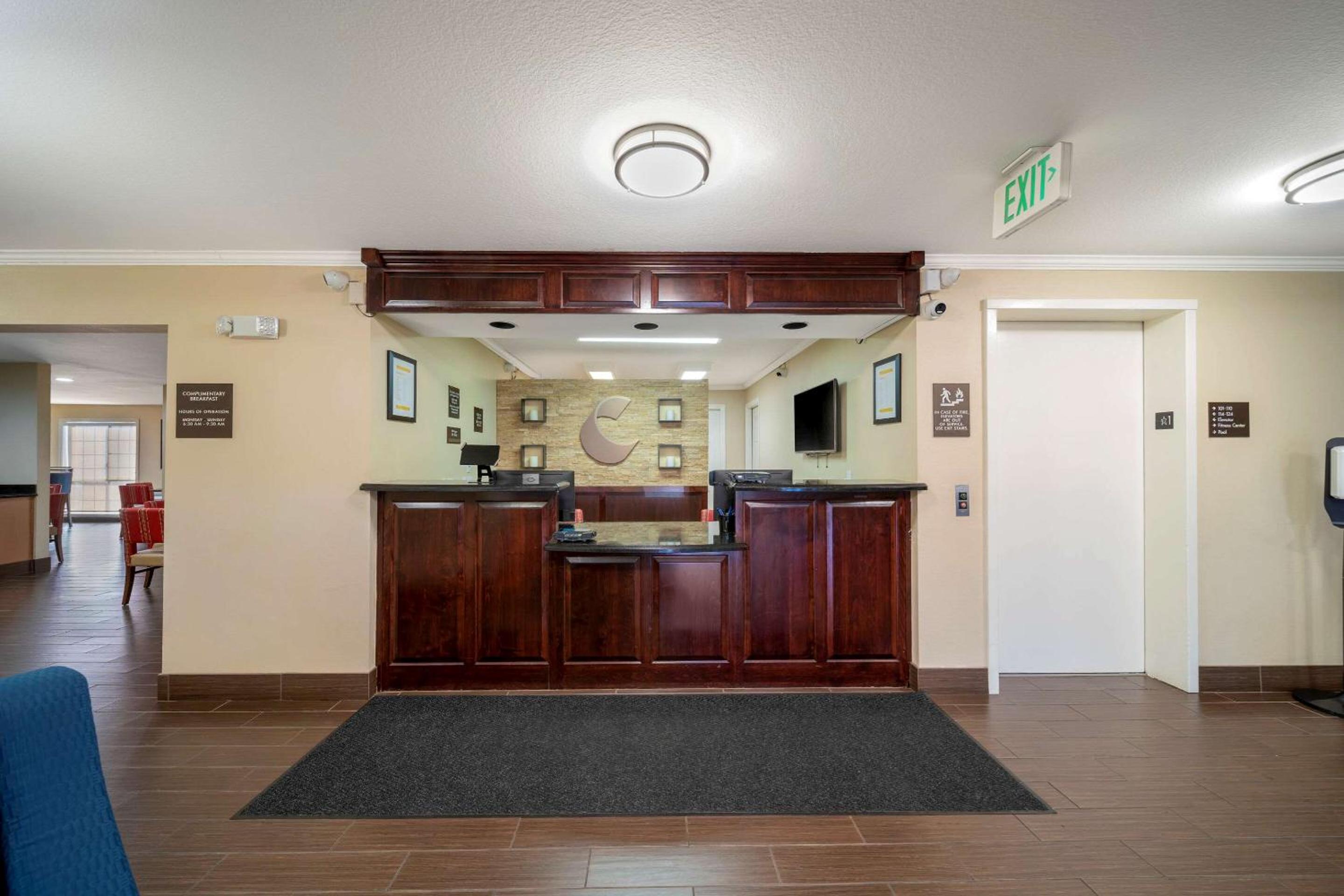 Red Bluff Vacations - Comfort Suites Red Bluff near I-5 - Property Image 5