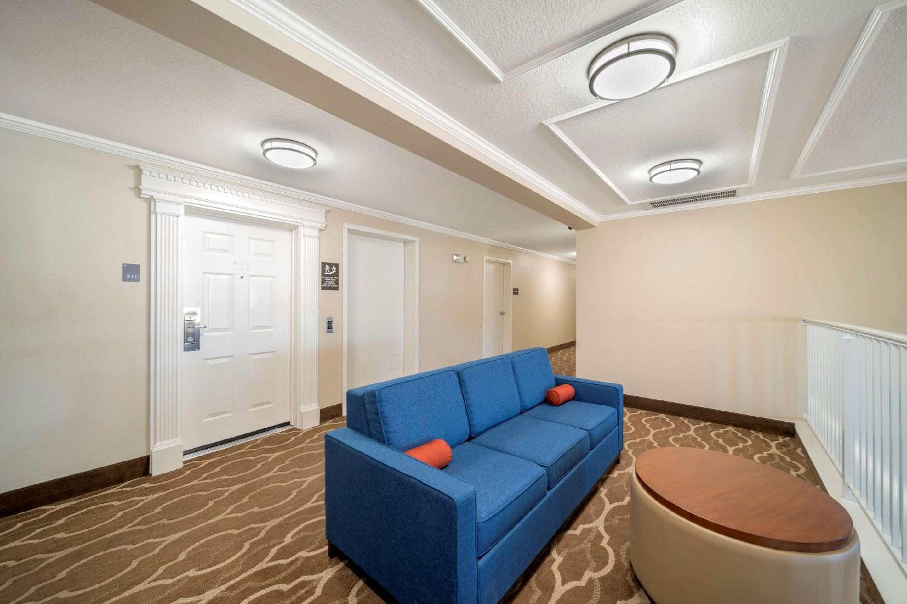 Red Bluff Vacations - Comfort Suites Red Bluff near I-5 - Property Image 7