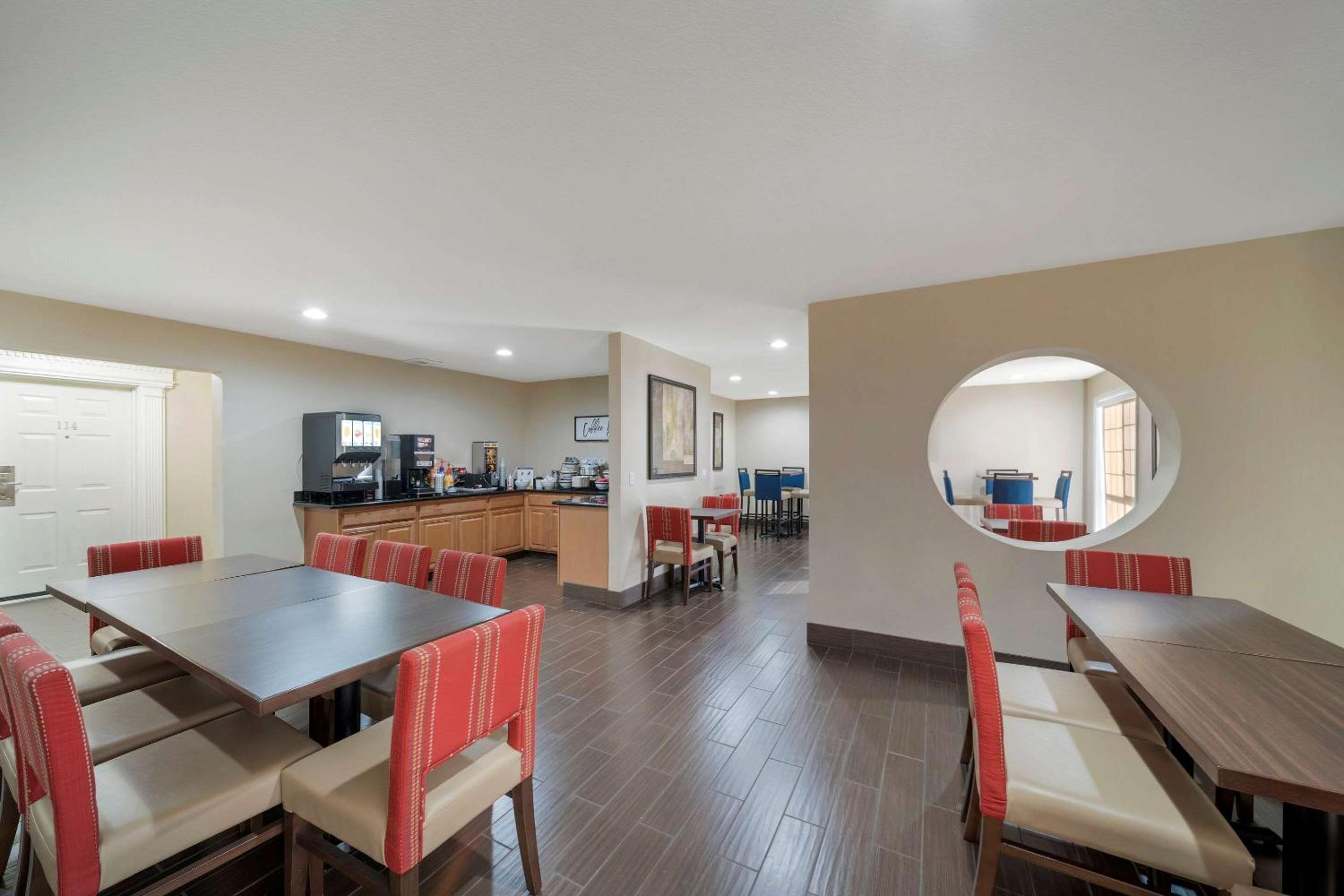Red Bluff Vacations - Comfort Suites Red Bluff near I-5 - Property Image 12