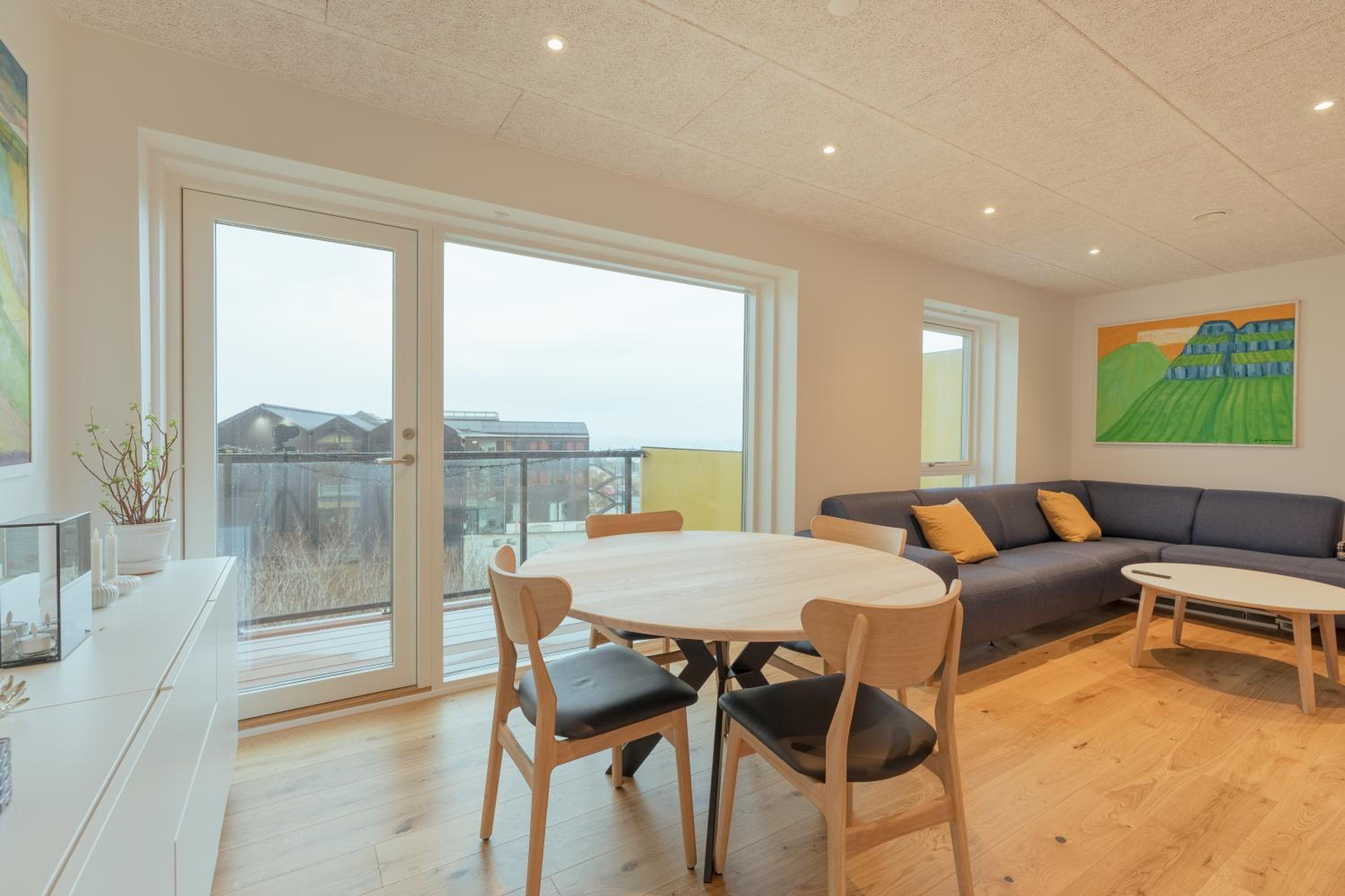 Bright 2BR apartment, great view view 5