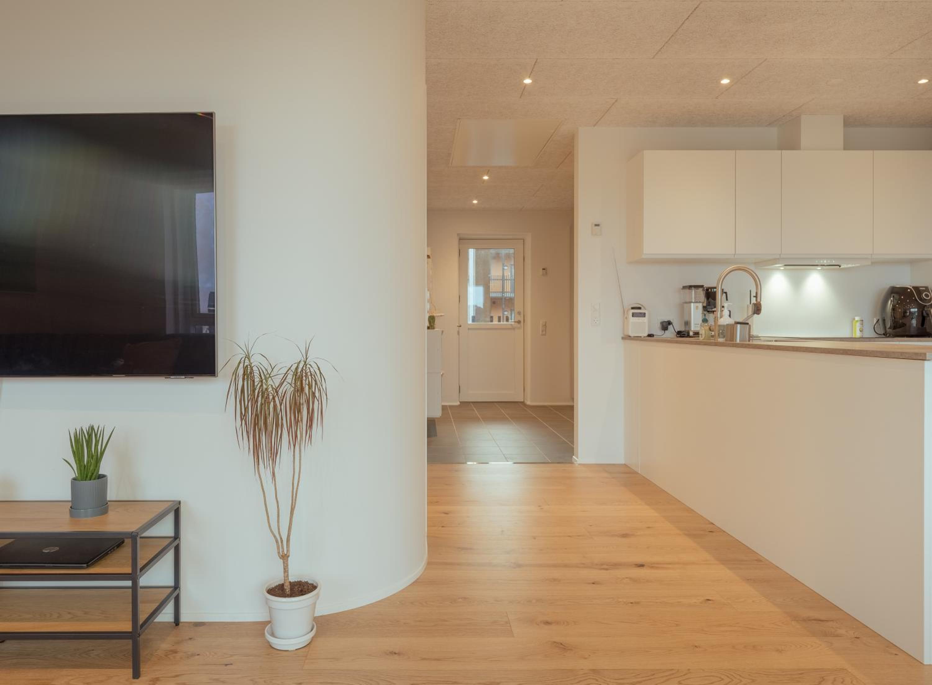 Bright 2BR apartment, great view view 3