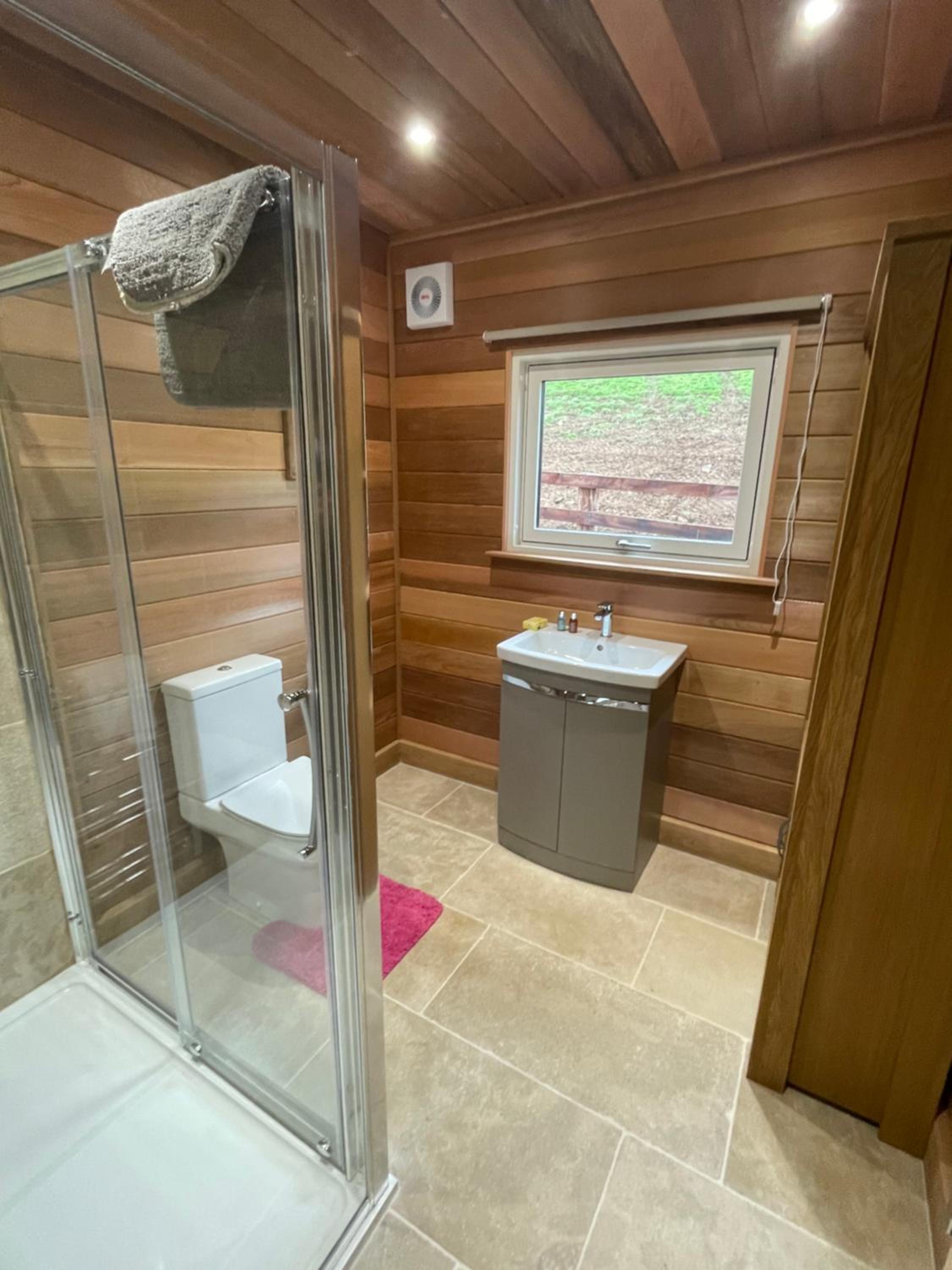 East Learmouth Lakeside Lodges - Larch Lodge view 5