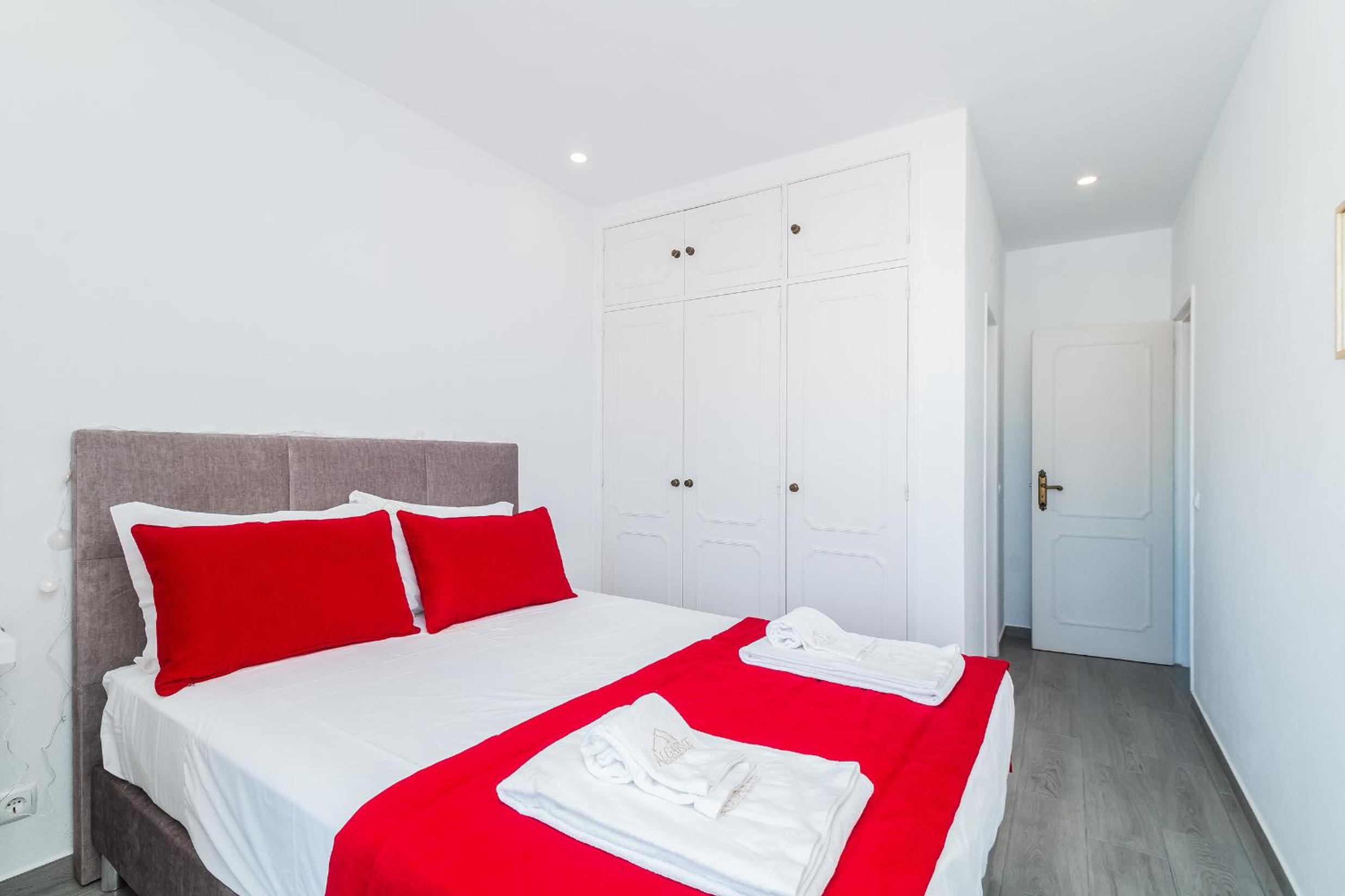 Algarve Golden Properties: Pedras Brancas Praia da Luz view 5