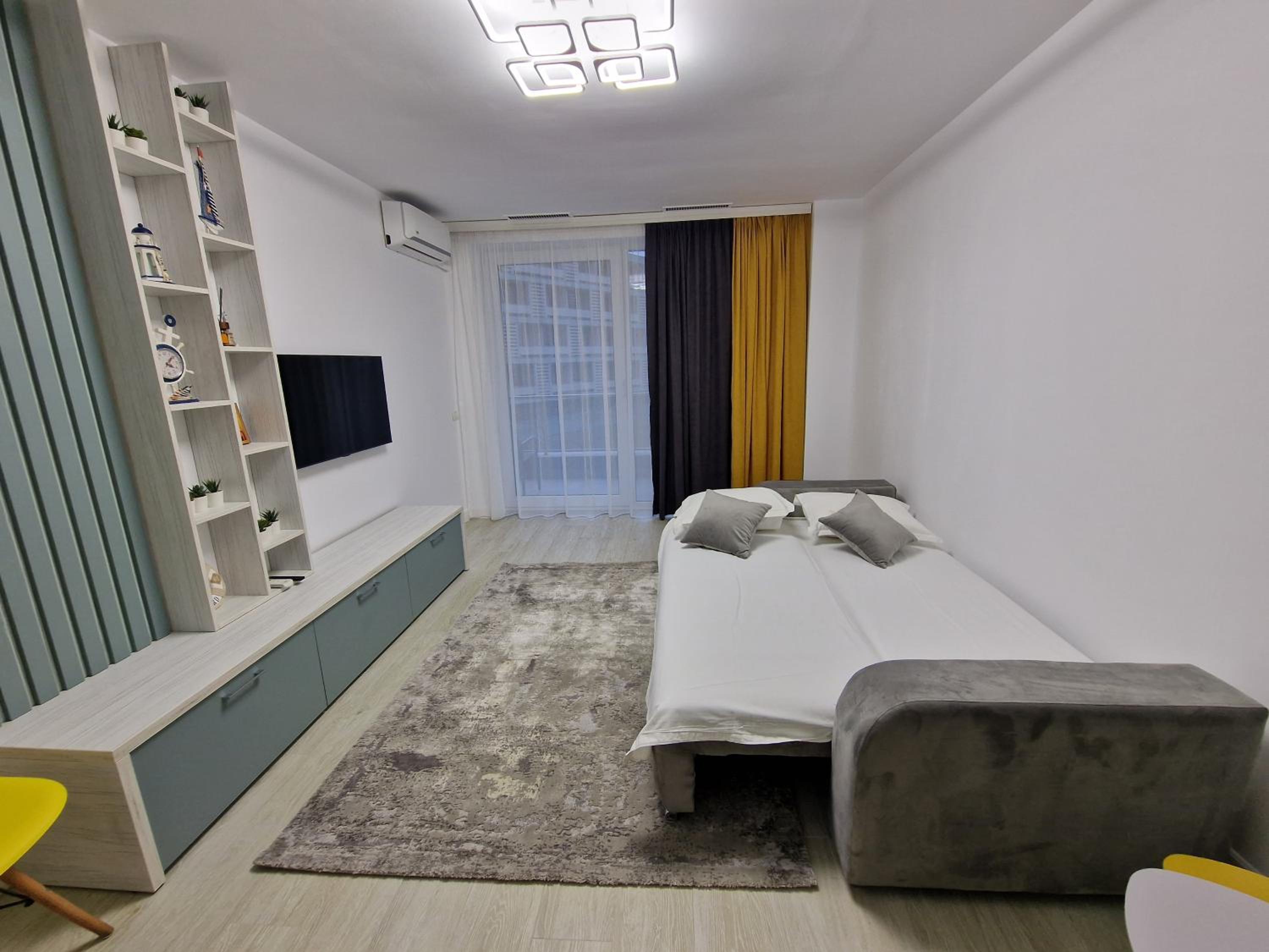 Yza Mamaia Corallia