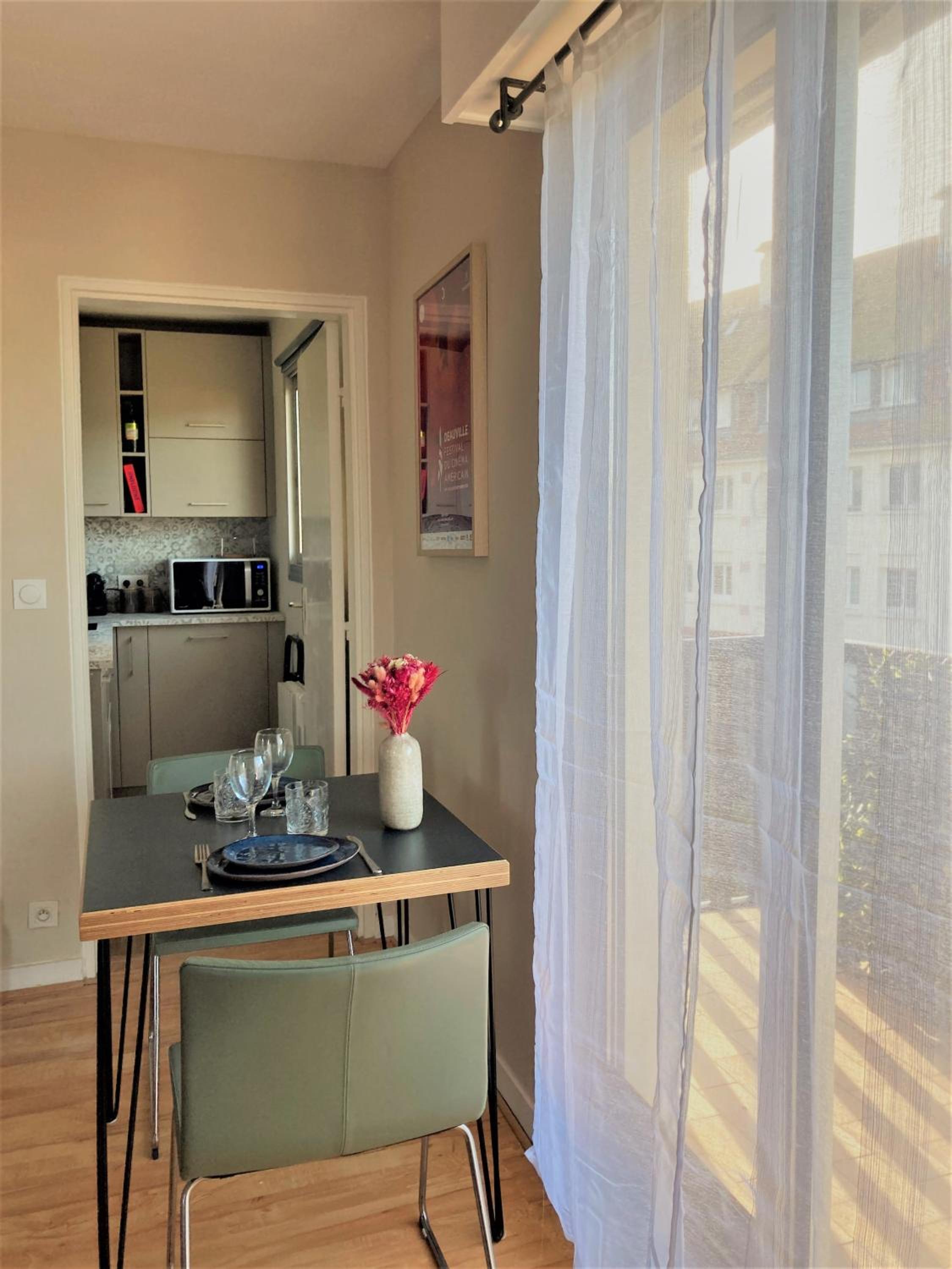 Studio proche plage balcon et parking