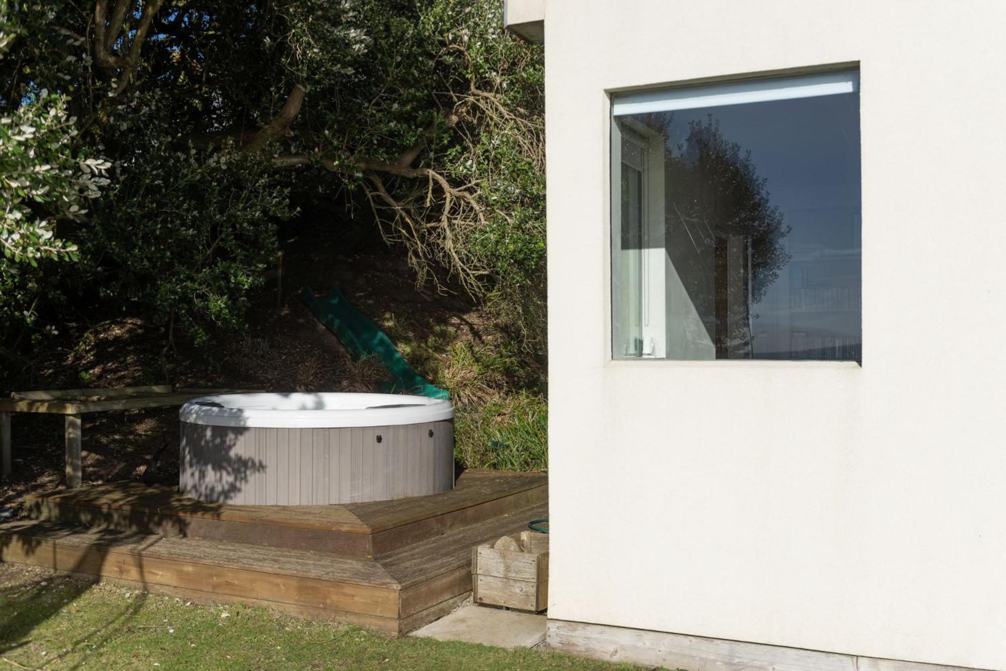 Footsteps from the beach - Hot tub - Cosy fireplace
