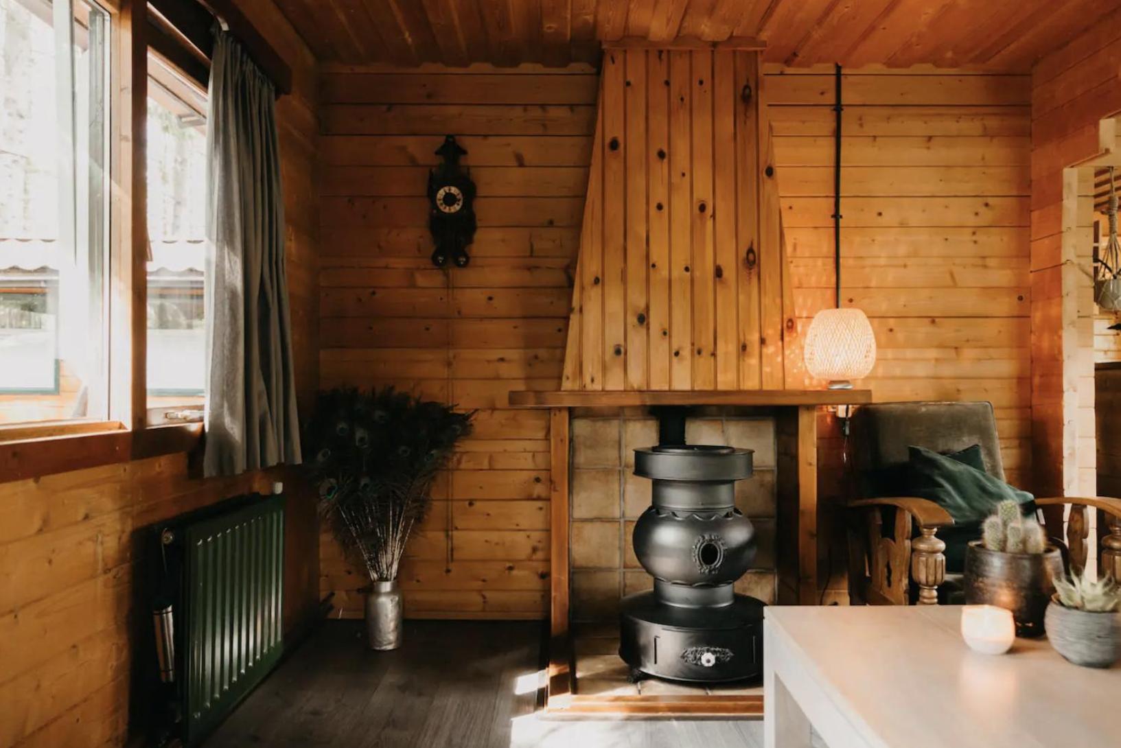 Cosy and romantic forest house view 3