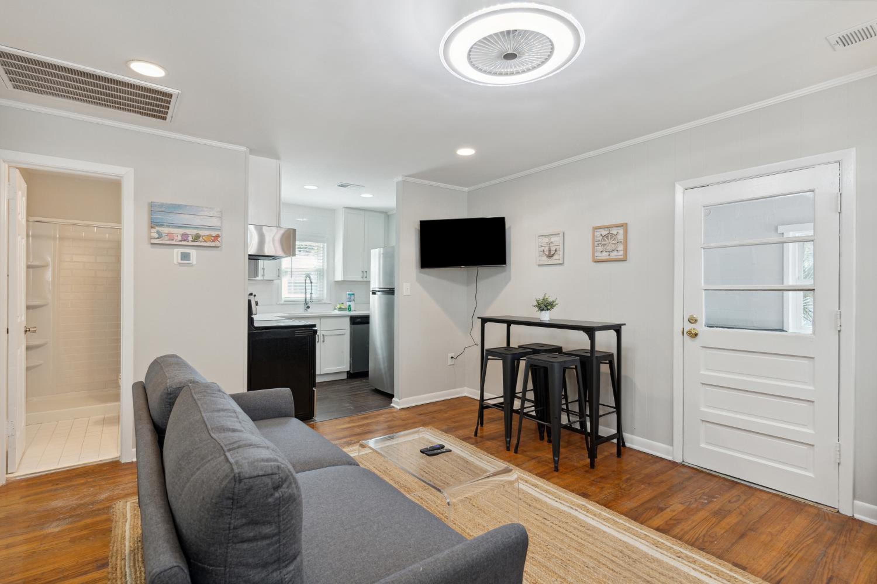 207 W Cooper Coral Cassita Central Location view 5