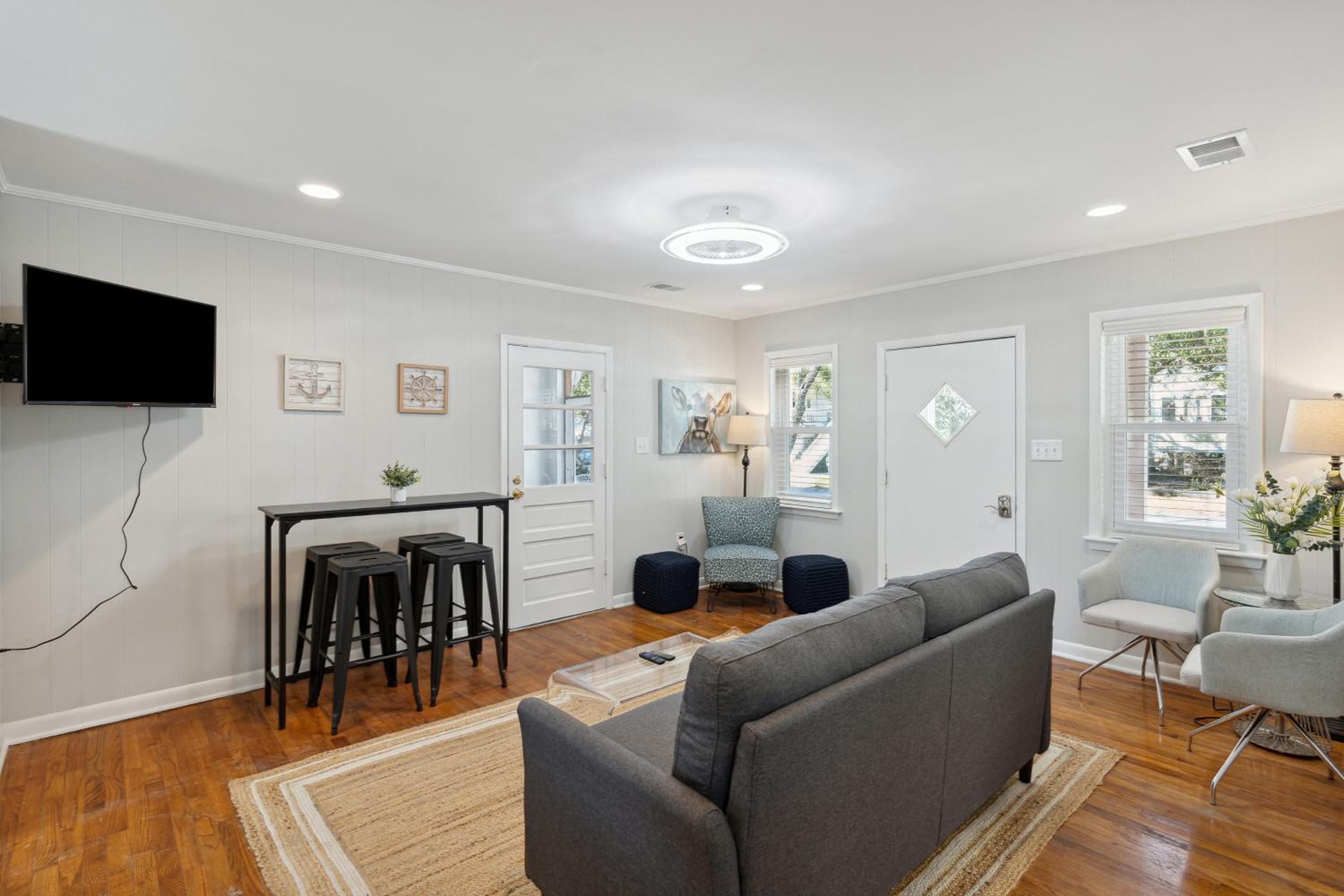 207 W Cooper Coral Cassita Central Location view 2