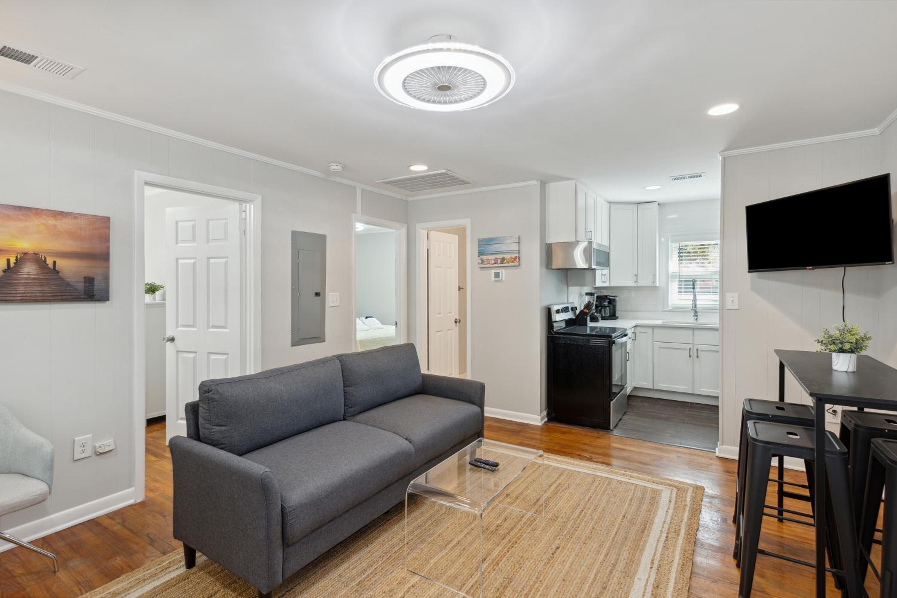 207 W Cooper Coral Cassita Central Location view 3