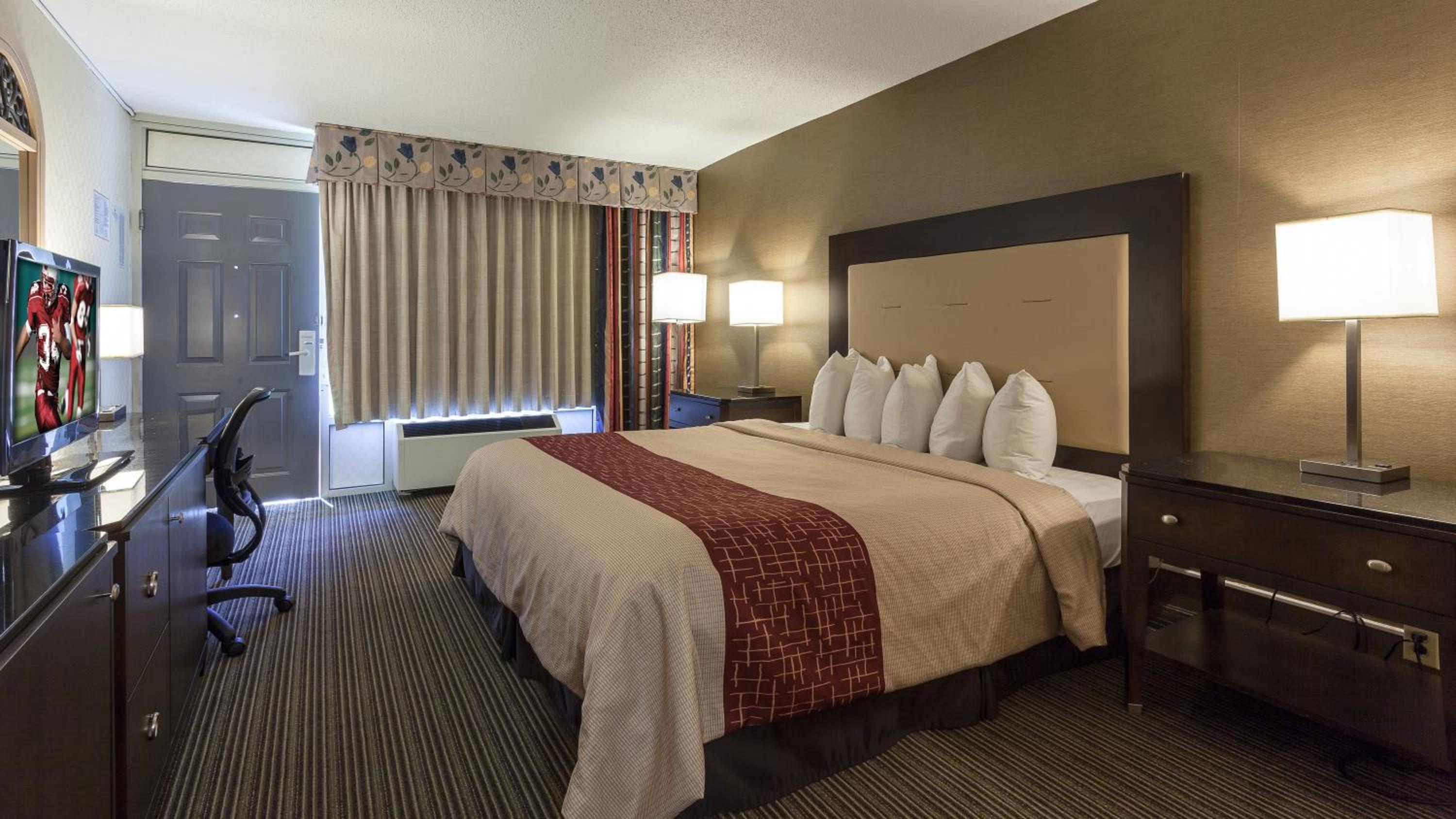 Red Roof Inn & Suites DeKalb