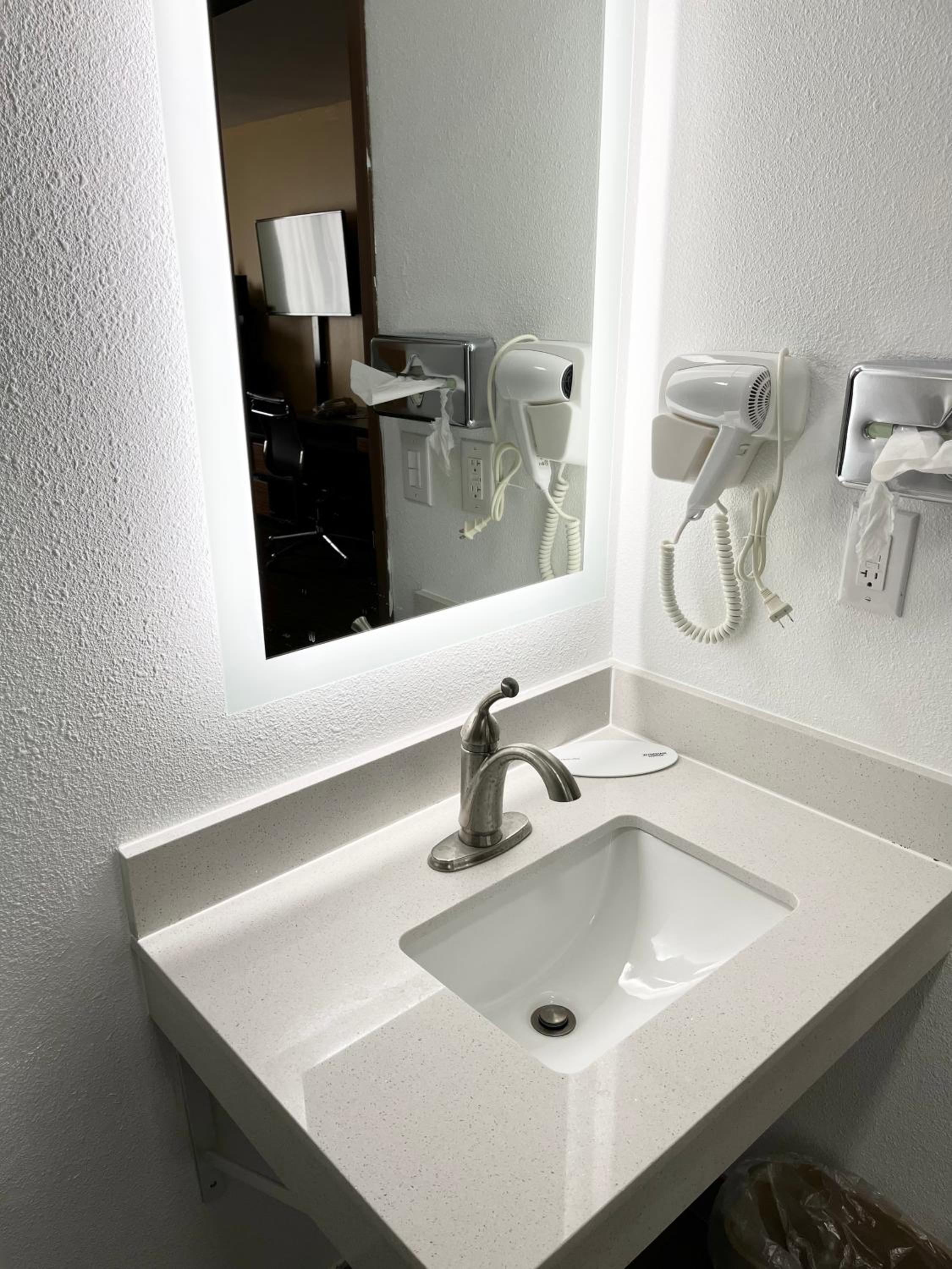 Peoria Vacations - Super 8 by Wyndham Peoria - Property Image 1