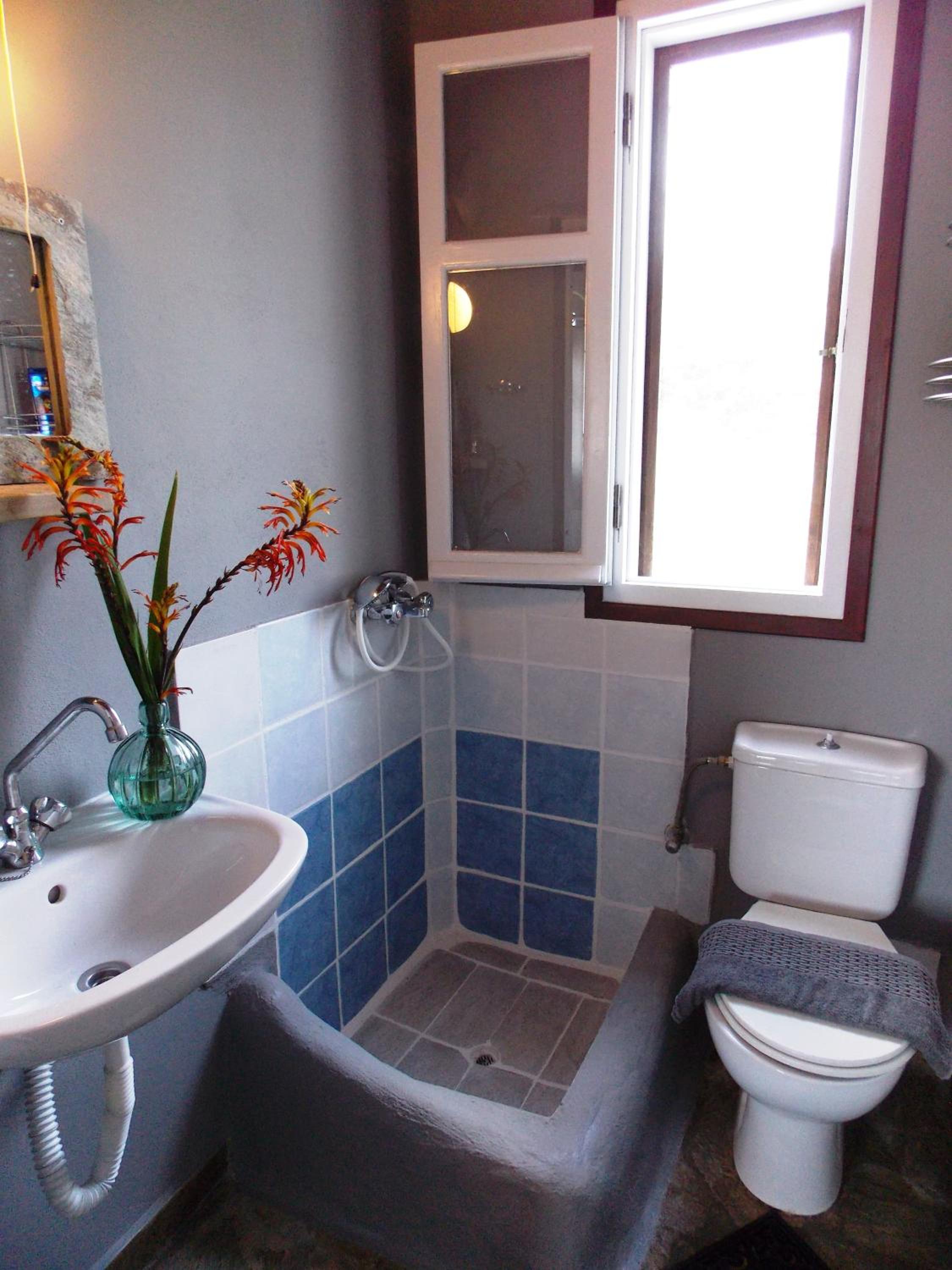 Lovely Studio Apartment For 2 Ppl In Tinos view 2