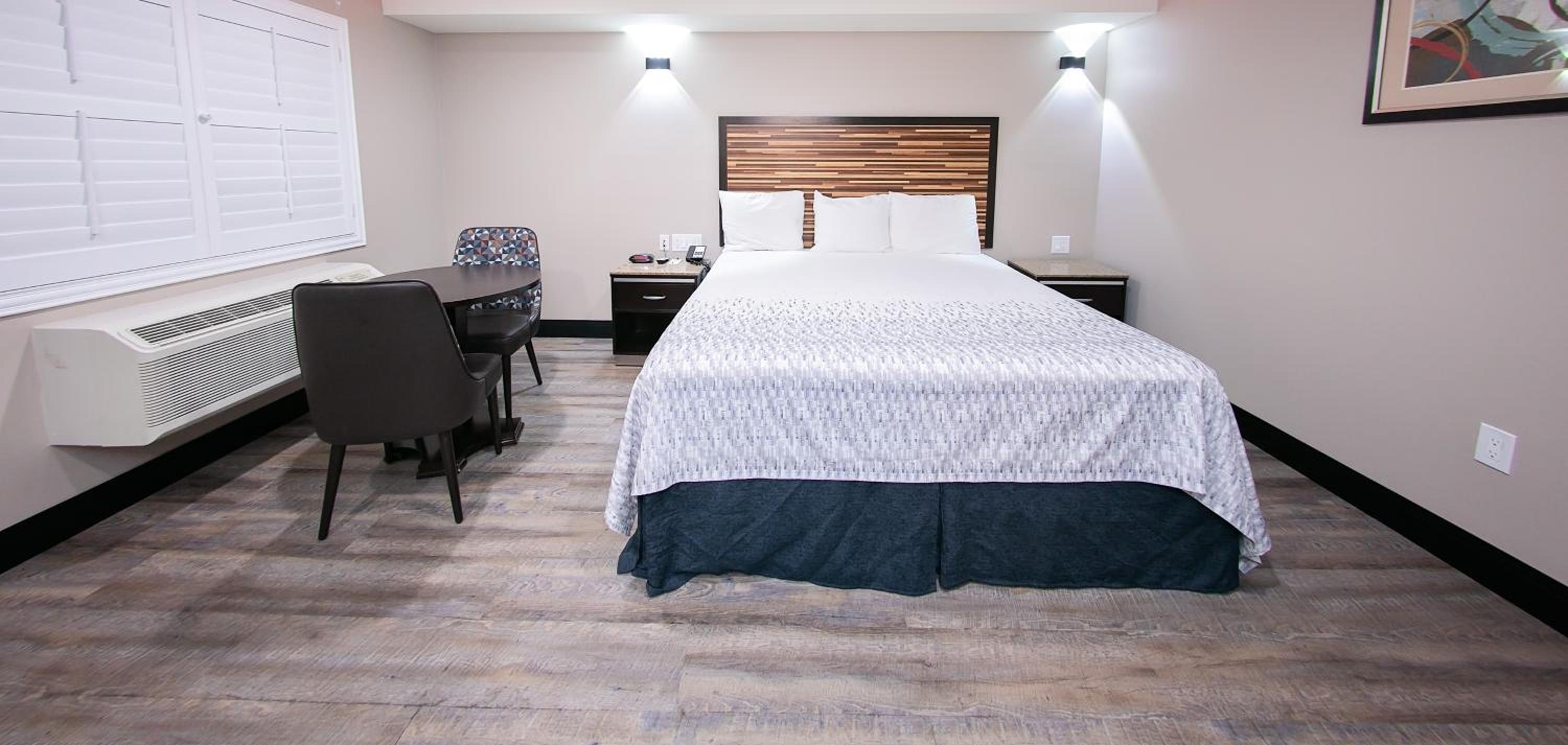 Diamond Bell Inn & Suites