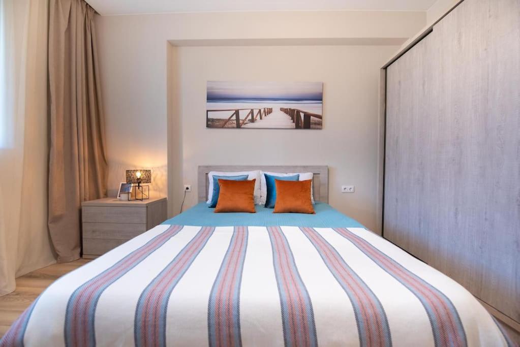 Modern 1BR Apartment - Self Check-in - 5 min to Delisi Metro - Balcony - Fully equipped for long stays view 2