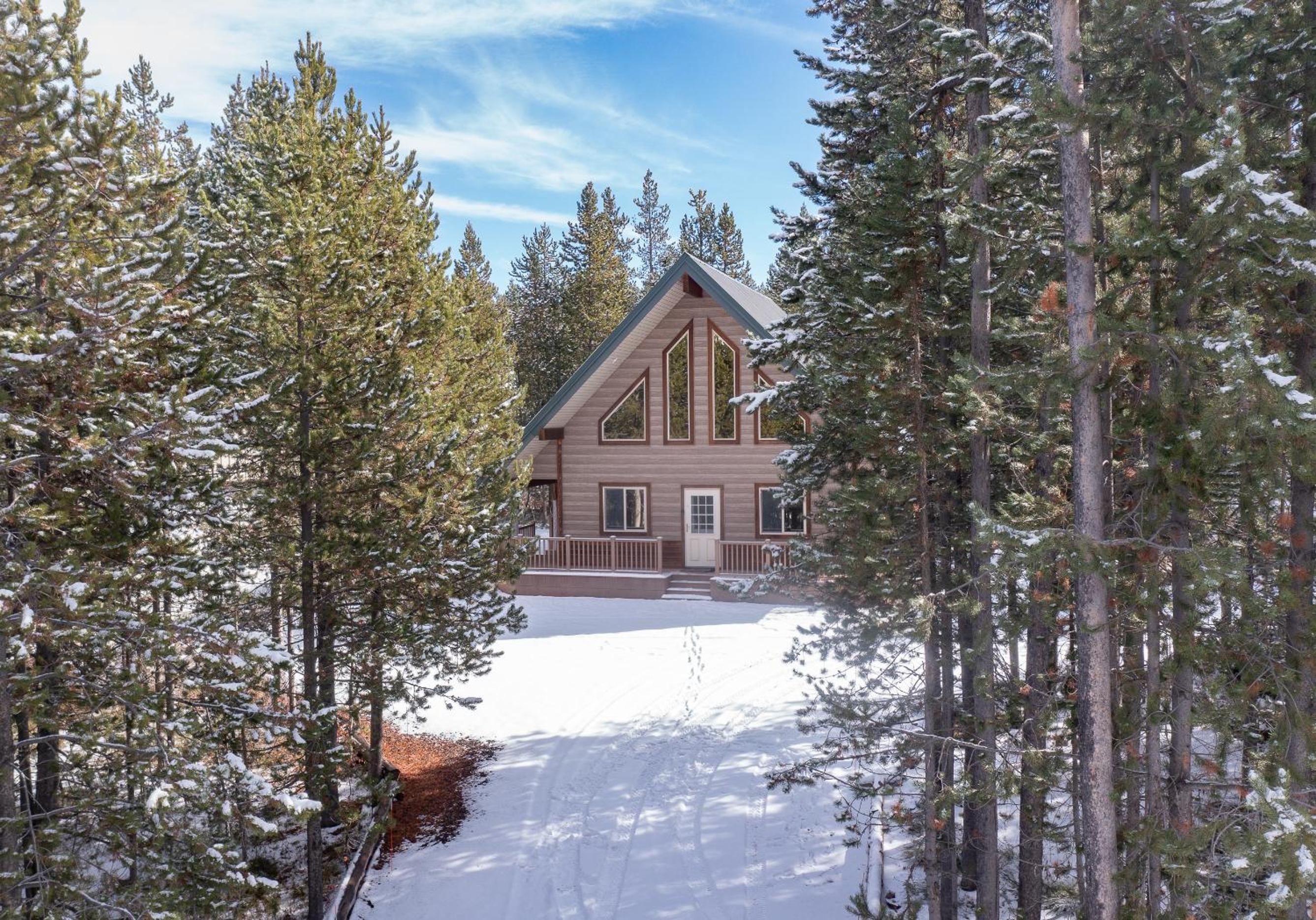 Hotel Henrys Post by KABINO Dog Friendly Foosball Fire Pit SmartTV WiFi - Image 1