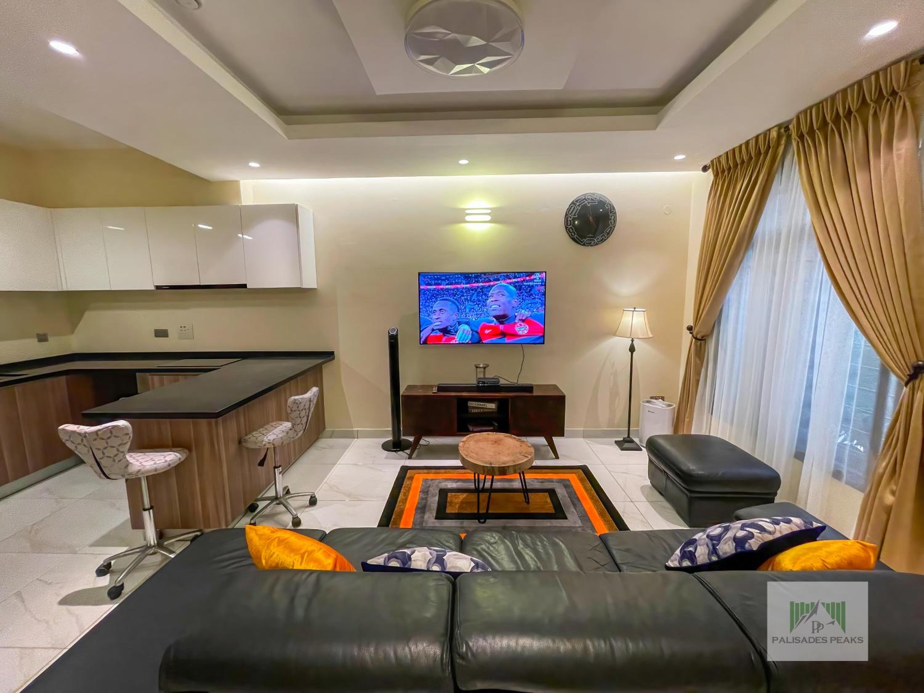 Palisades Peaks Luxury Apartments view 2