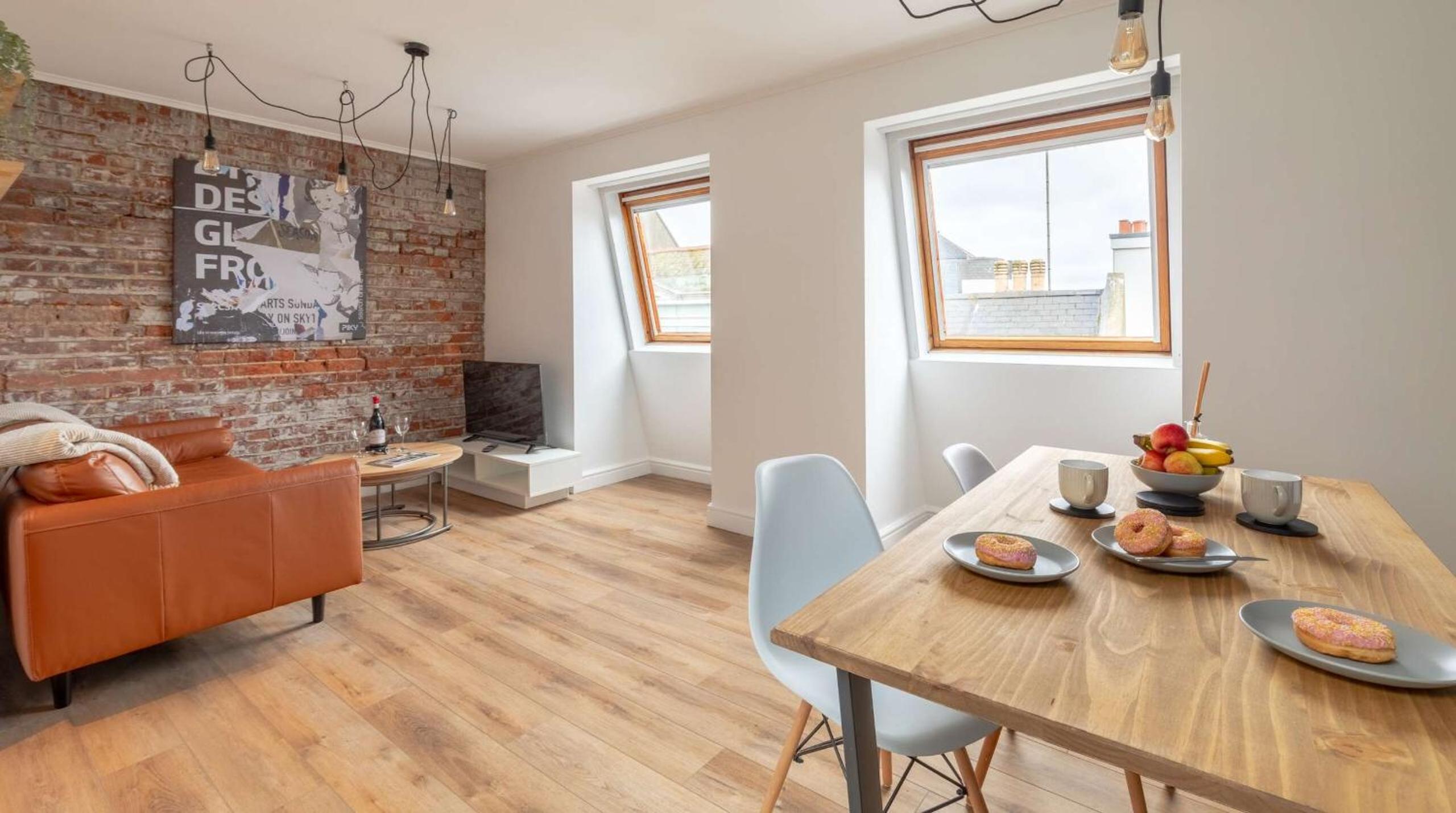 Cracking Central Loft Apartment, Old Town view 3