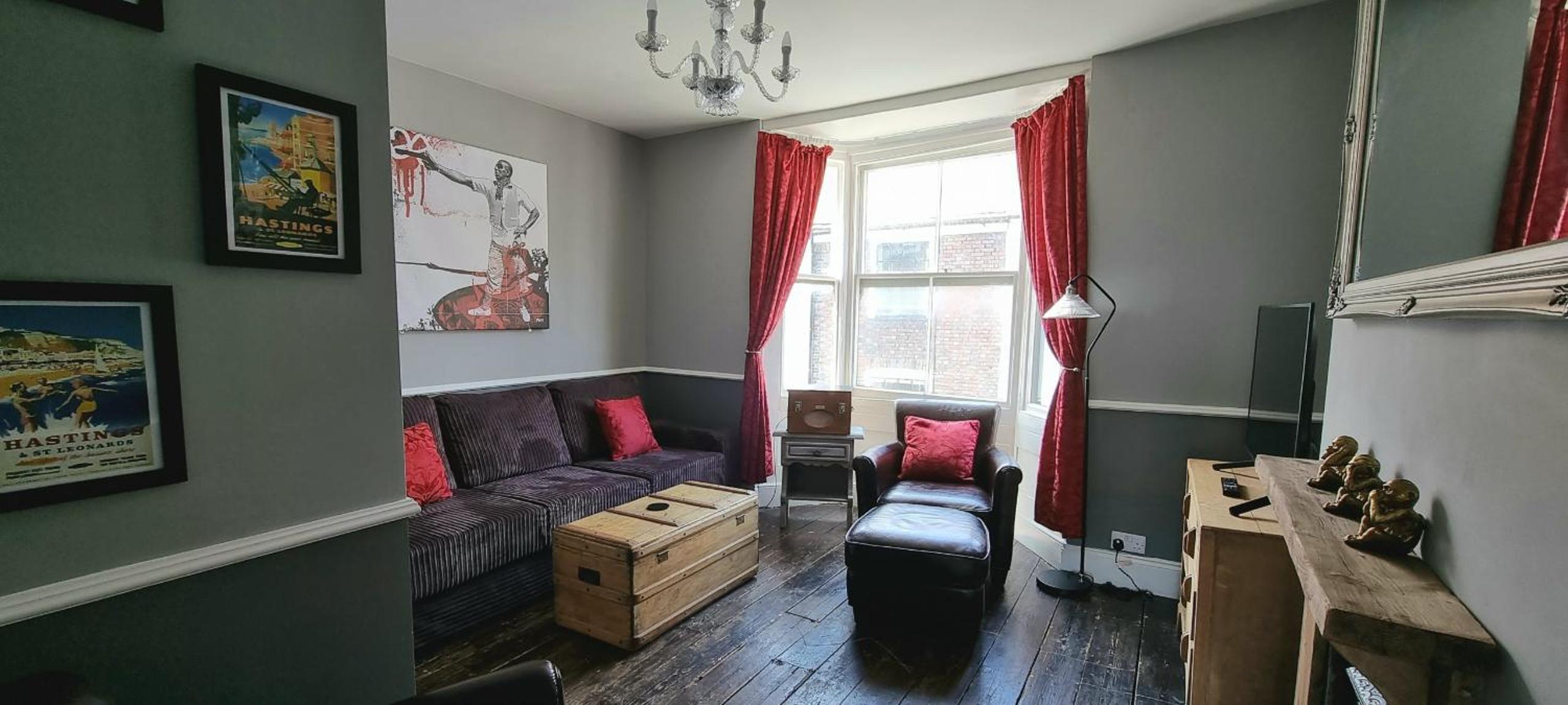 The Tuck Away, Central & Spacious with Parking view 4