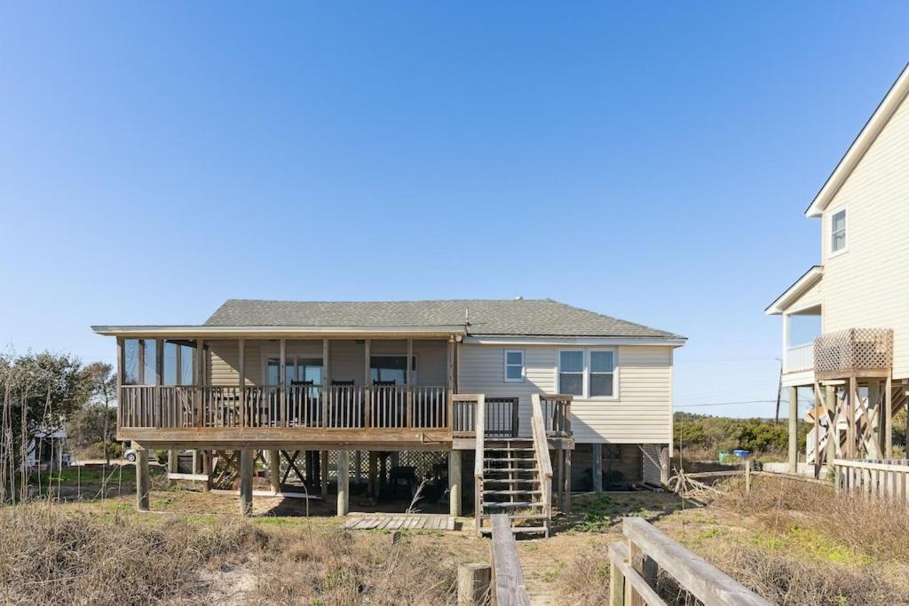 1589 E Ashley Wayward Whims Oceanfront Classic Folly Cottage