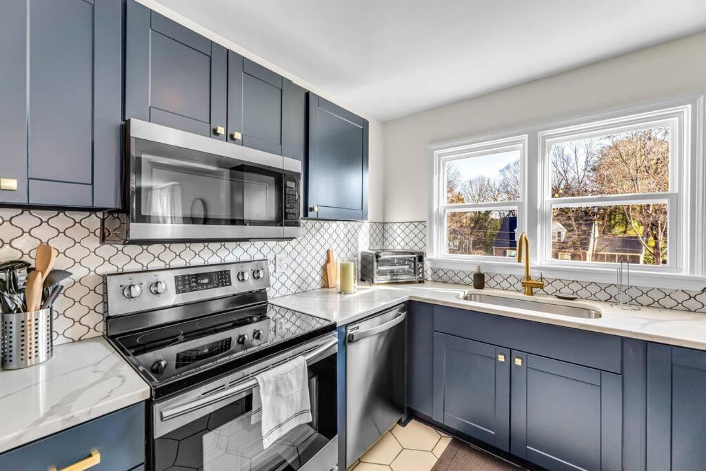 Fully Renovated 4 Bed Buena Vista House Near WFU view 3