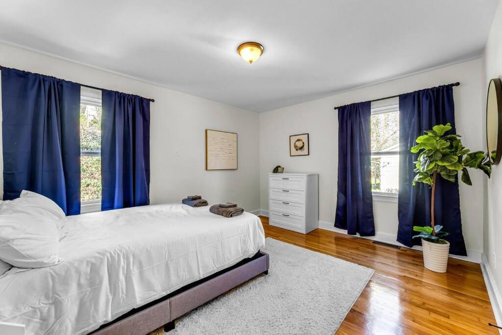 Fully Renovated 4 Bed Buena Vista House Near WFU view 4