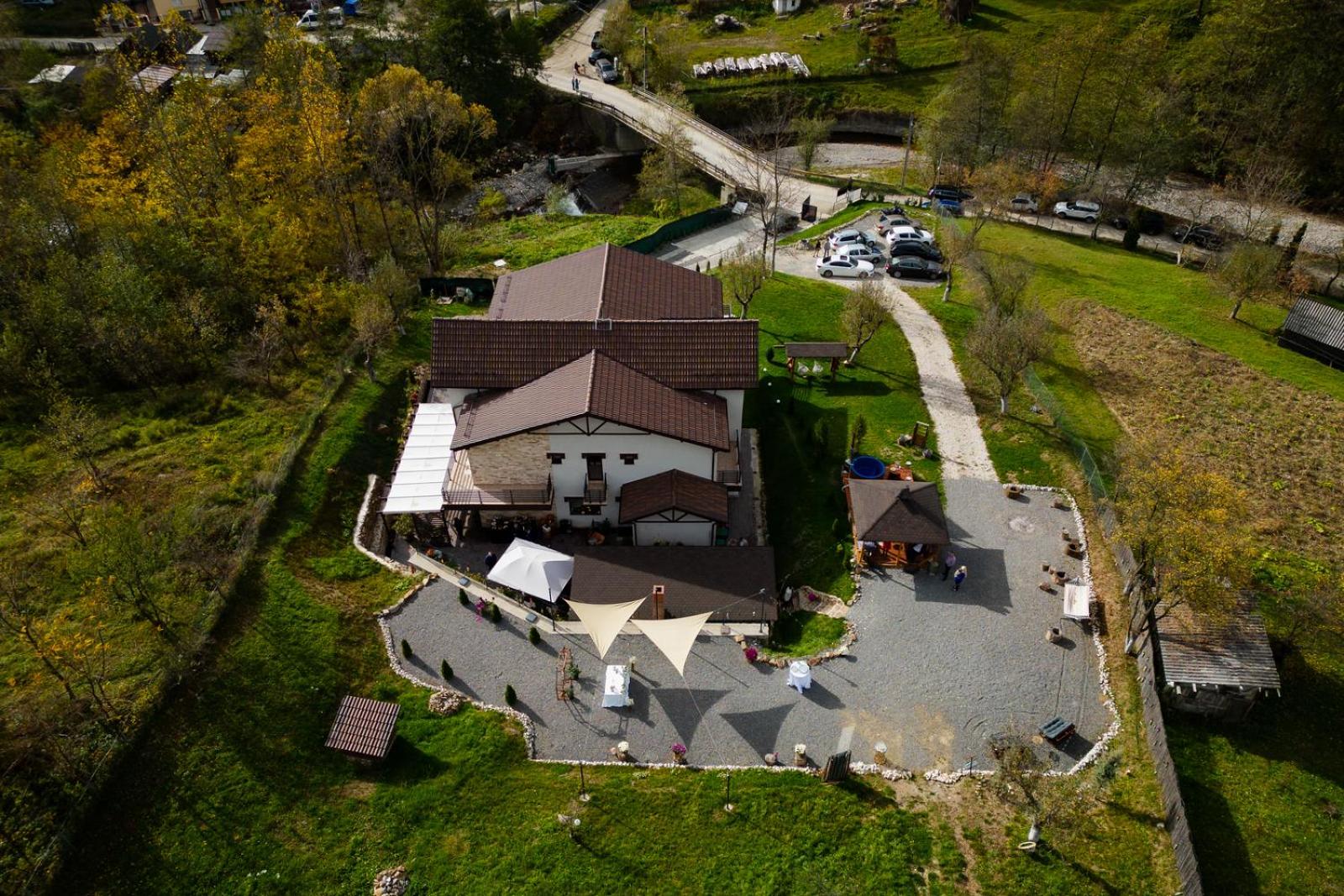 Pensiunea Berg Hill view 3