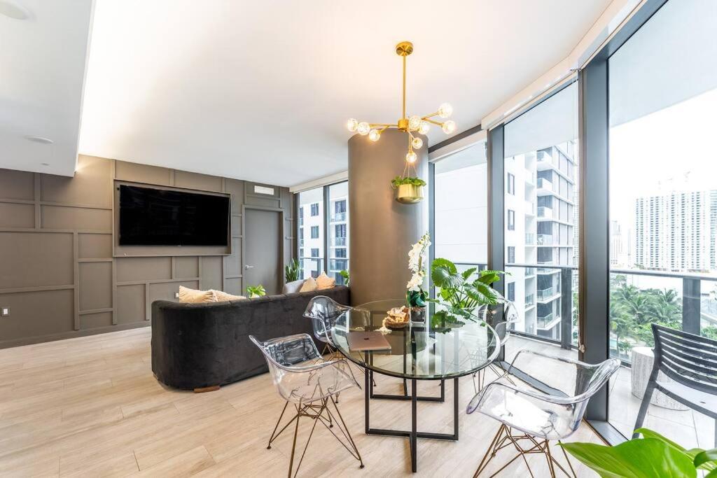 Luxurious Condo in Heart of Brickell