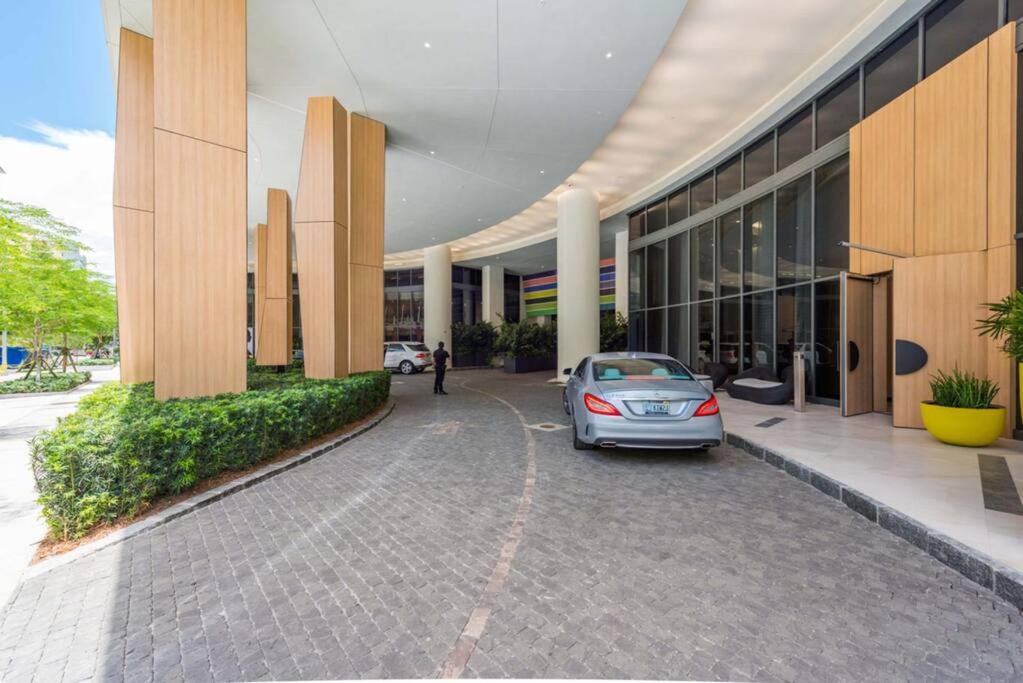 Luxurious Condo in Heart of Brickell