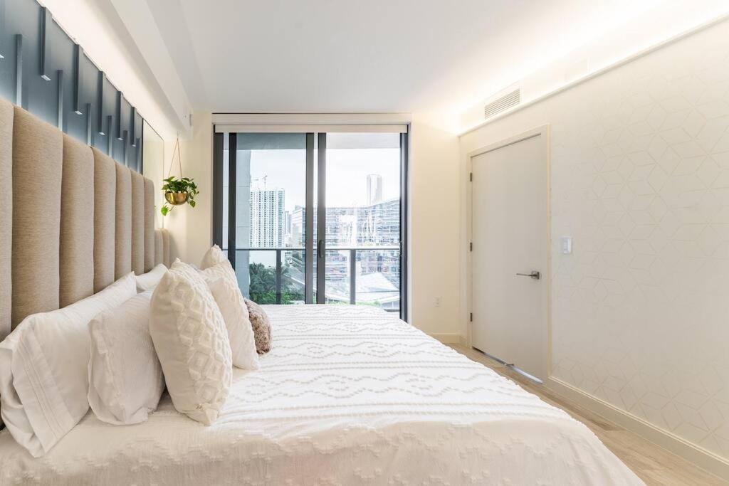 Luxurious Condo in Heart of Brickell