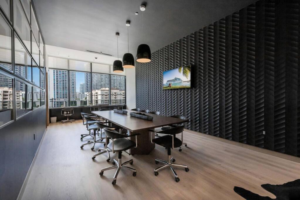 Luxurious Condo in Heart of Brickell