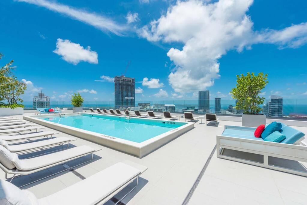 Luxurious Condo in Heart of Brickell