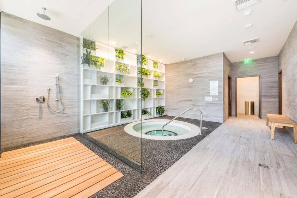Luxurious Condo in Heart of Brickell