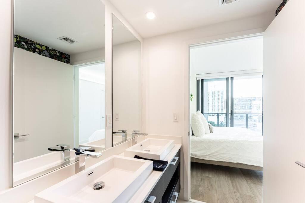 Luxurious Condo in Heart of Brickell