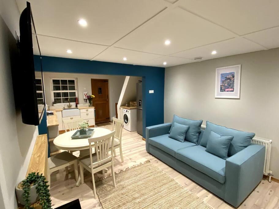 The Lost Lobster - 2 bedroom cottage with parking view 2