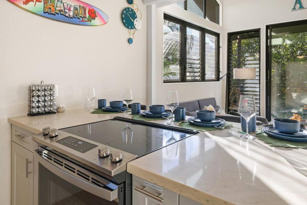 Coral Cove-Poolside Condo and Panoramic Ocean View view 2
