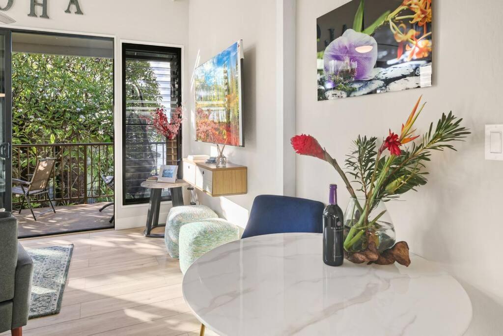 Coral Cove-Poolside Condo and Panoramic Ocean View view 3
