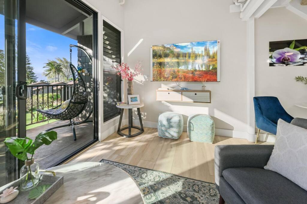 Coral Cove-Poolside Condo and Panoramic Ocean View view 4